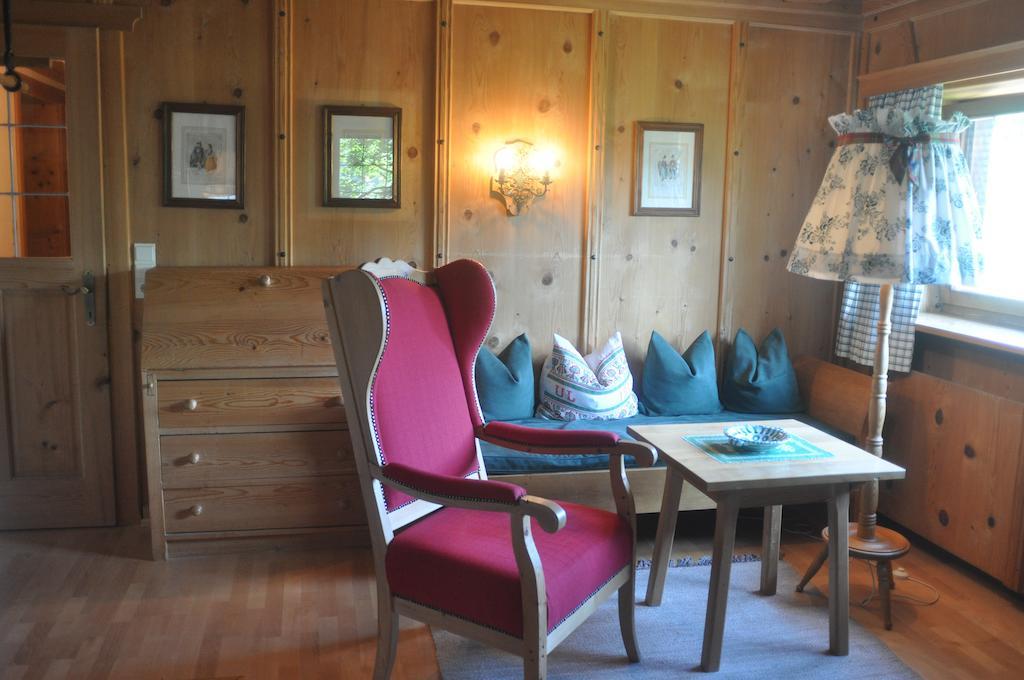 Romantikhotel Almtalhof Gruenau im Almtal Room photo